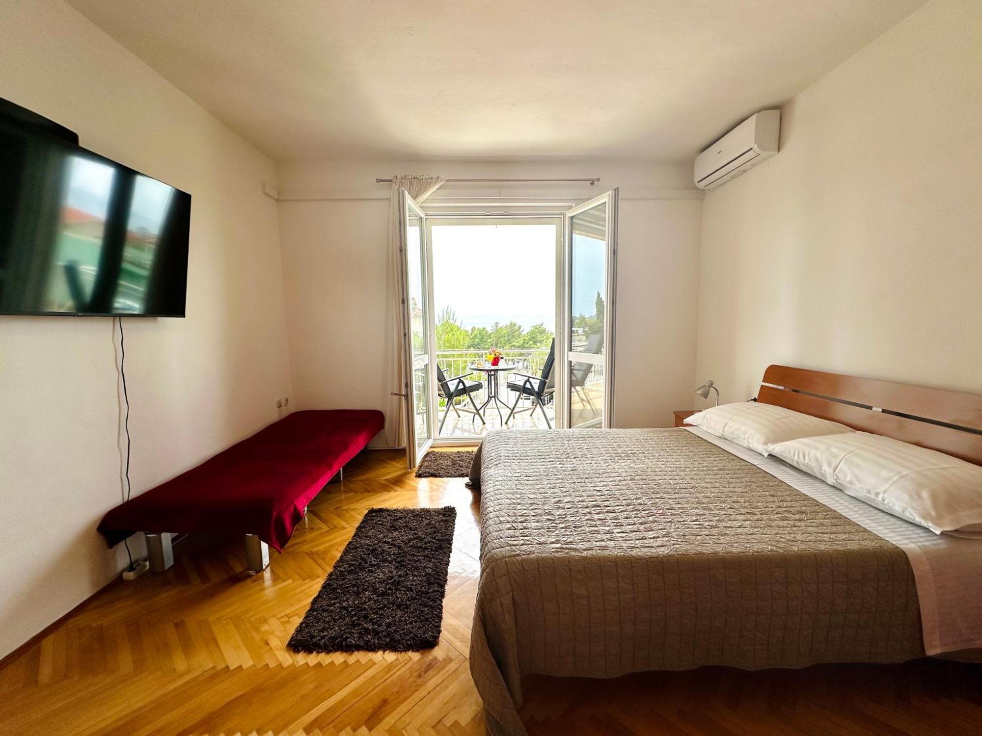 Spacious Family Apartment Near The Beach Макарска Экстерьер фото