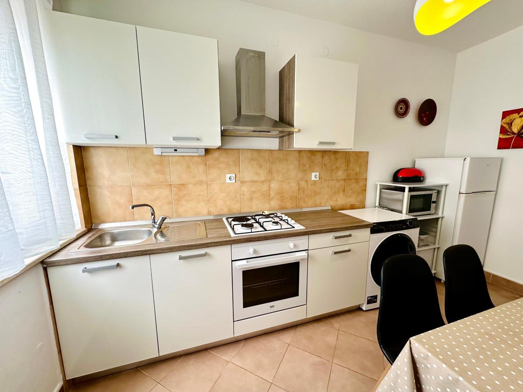 Spacious Family Apartment Near The Beach Макарска Экстерьер фото