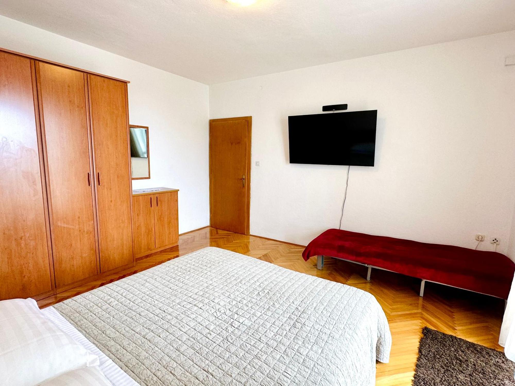 Spacious Family Apartment Near The Beach Макарска Экстерьер фото