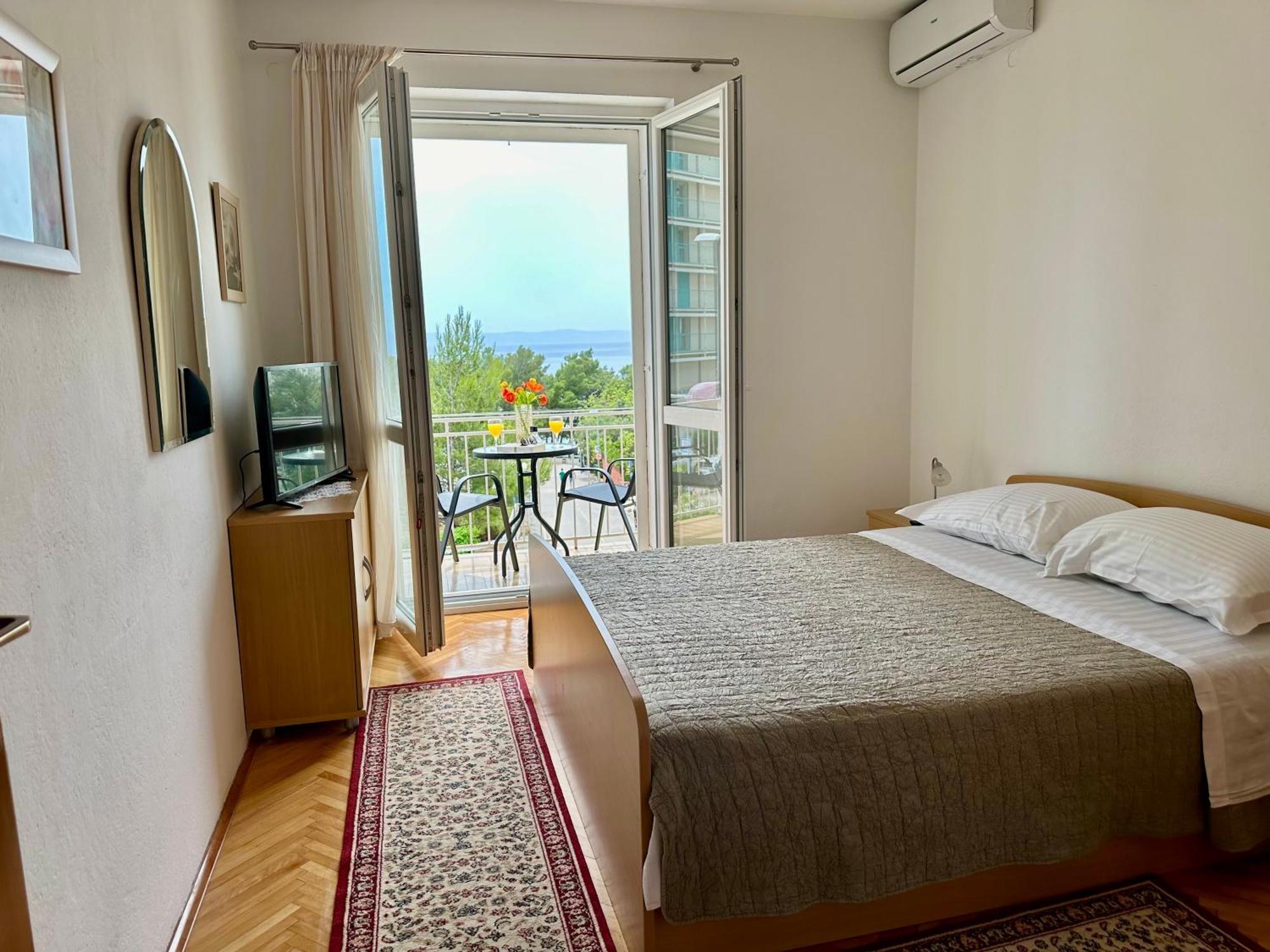 Spacious Family Apartment Near The Beach Макарска Экстерьер фото