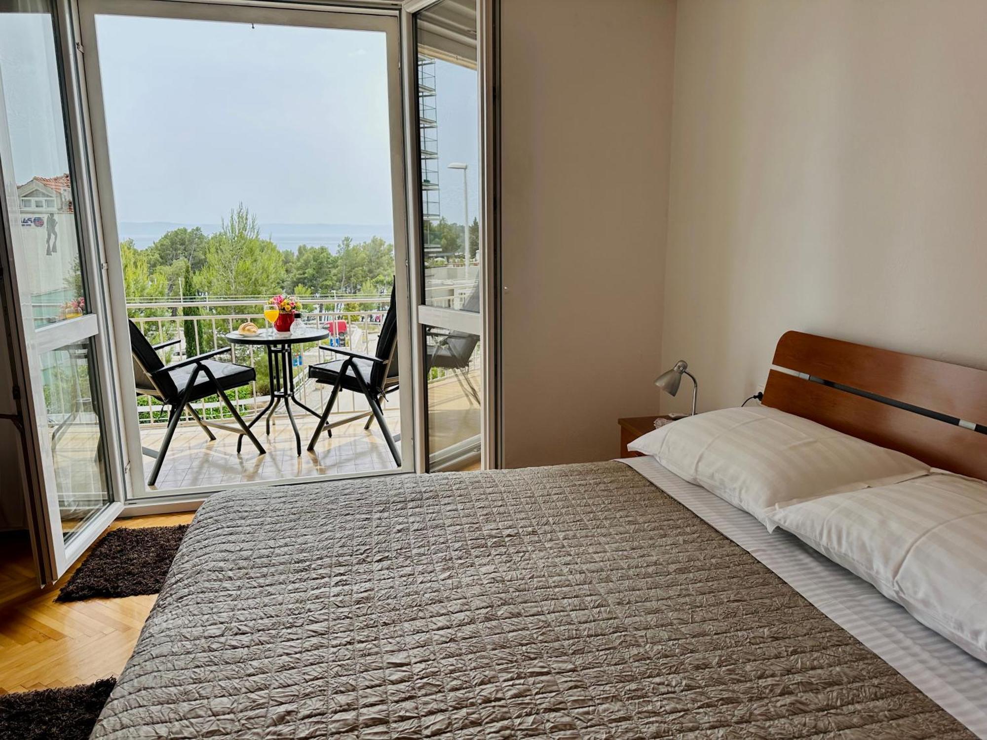 Spacious Family Apartment Near The Beach Макарска Экстерьер фото