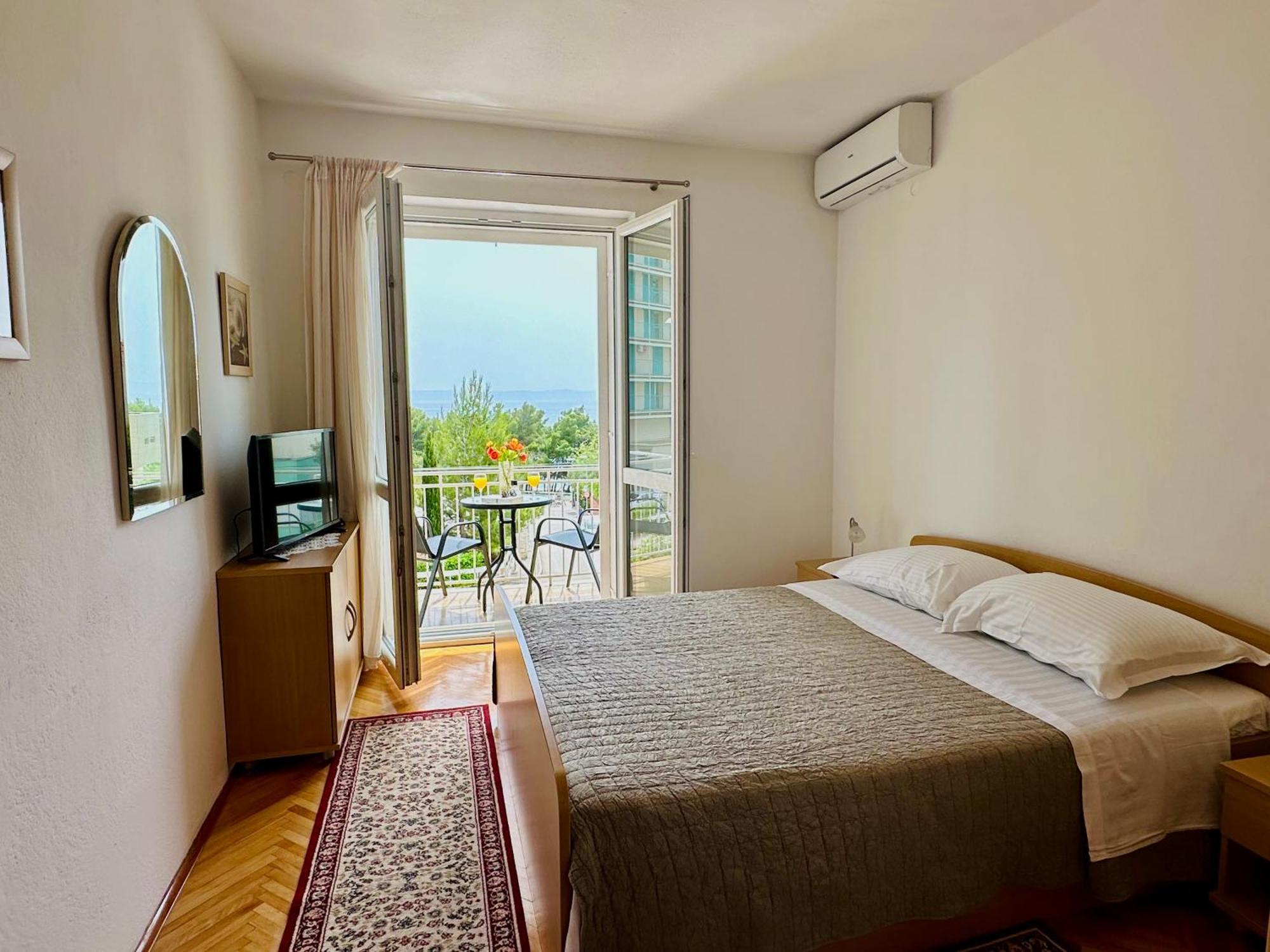 Spacious Family Apartment Near The Beach Макарска Экстерьер фото