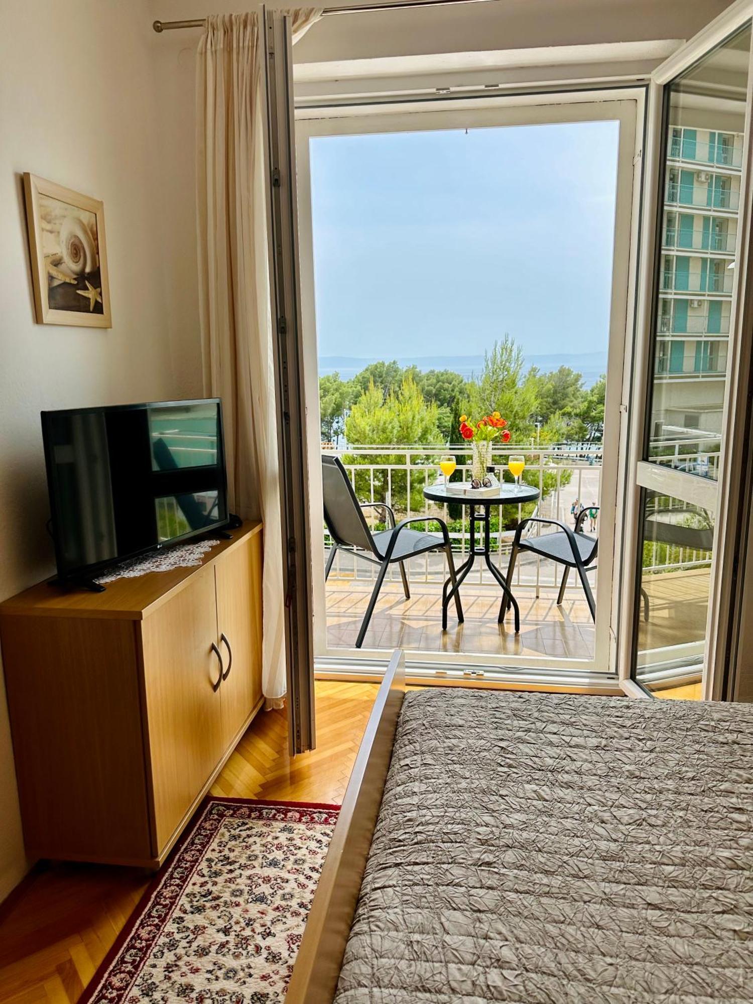 Spacious Family Apartment Near The Beach Макарска Экстерьер фото