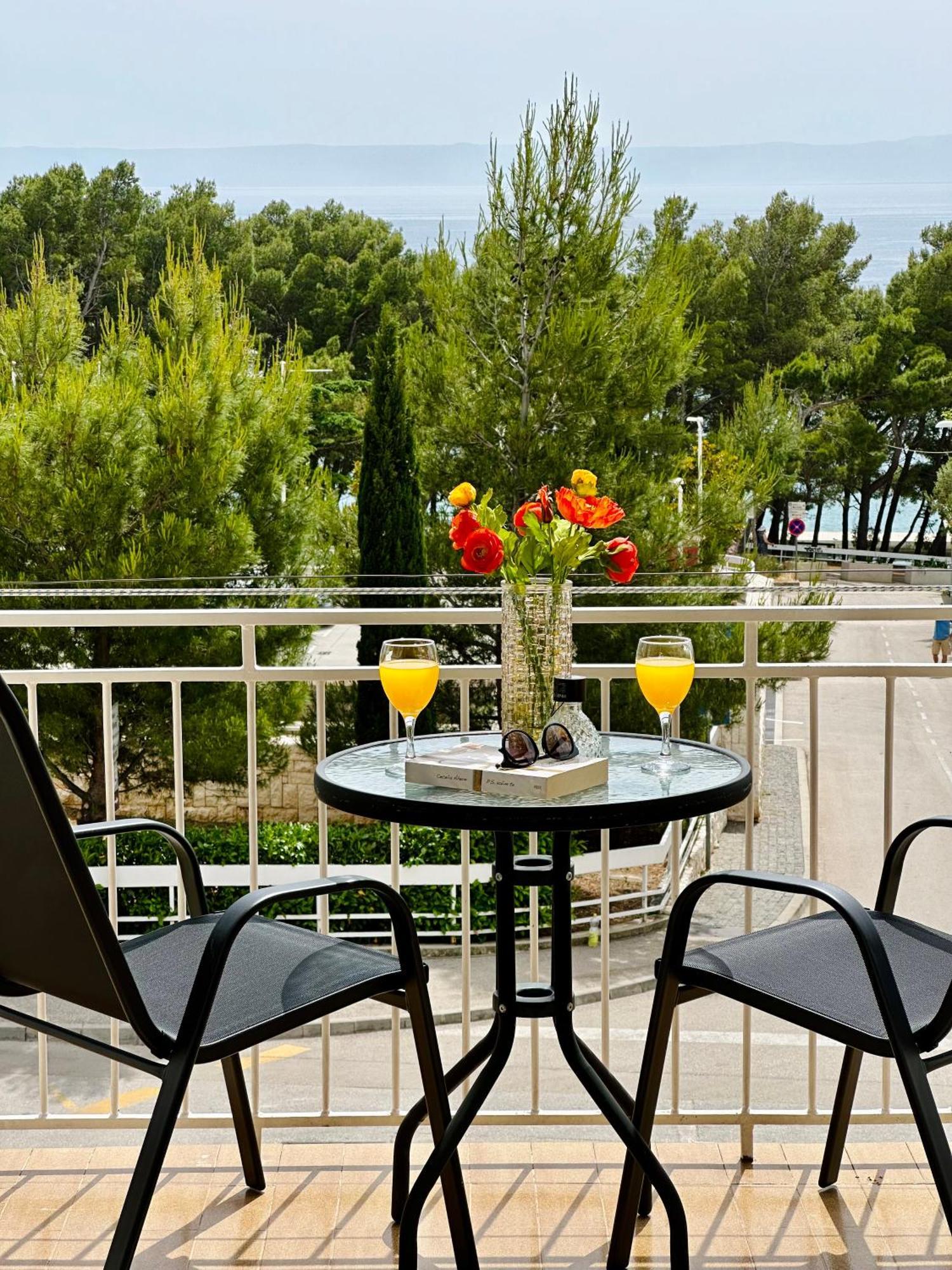 Spacious Family Apartment Near The Beach Макарска Экстерьер фото