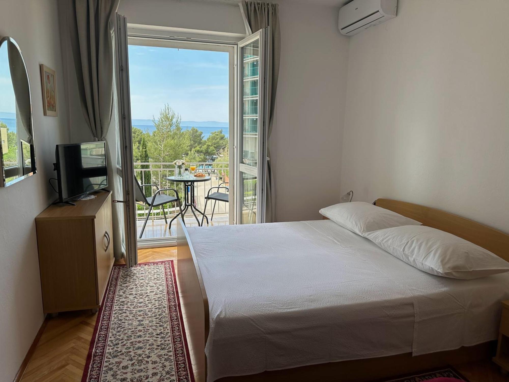 Spacious Family Apartment Near The Beach Макарска Экстерьер фото