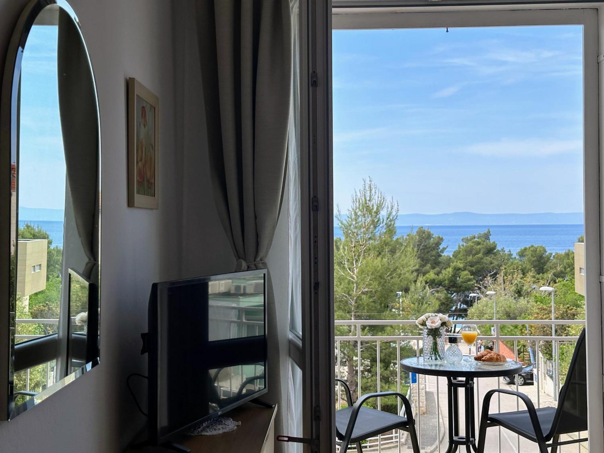Spacious Family Apartment Near The Beach Макарска Экстерьер фото