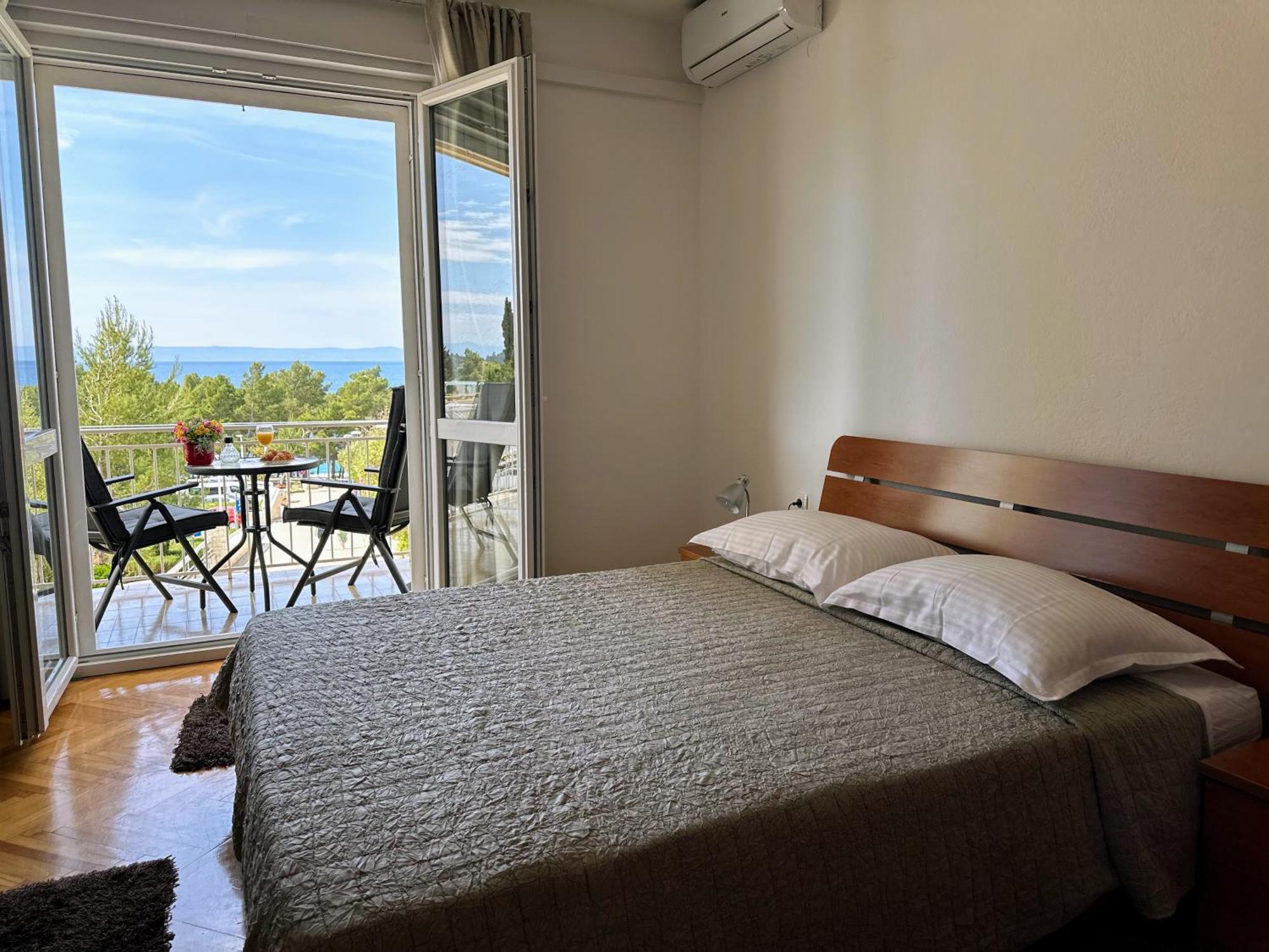 Spacious Family Apartment Near The Beach Макарска Экстерьер фото