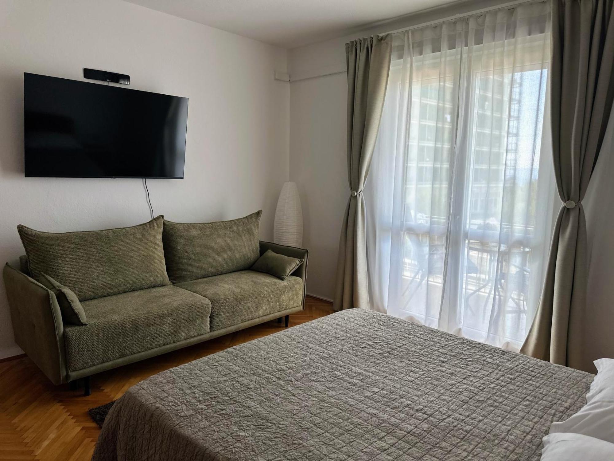 Spacious Family Apartment Near The Beach Макарска Экстерьер фото