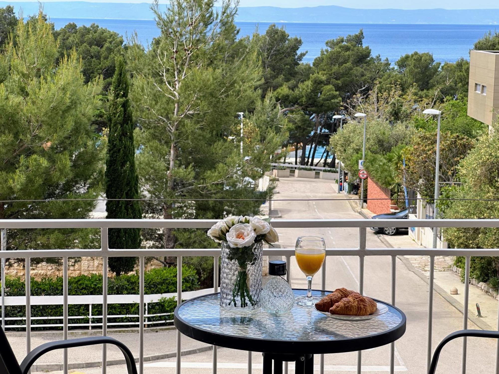 Spacious Family Apartment Near The Beach Макарска Экстерьер фото