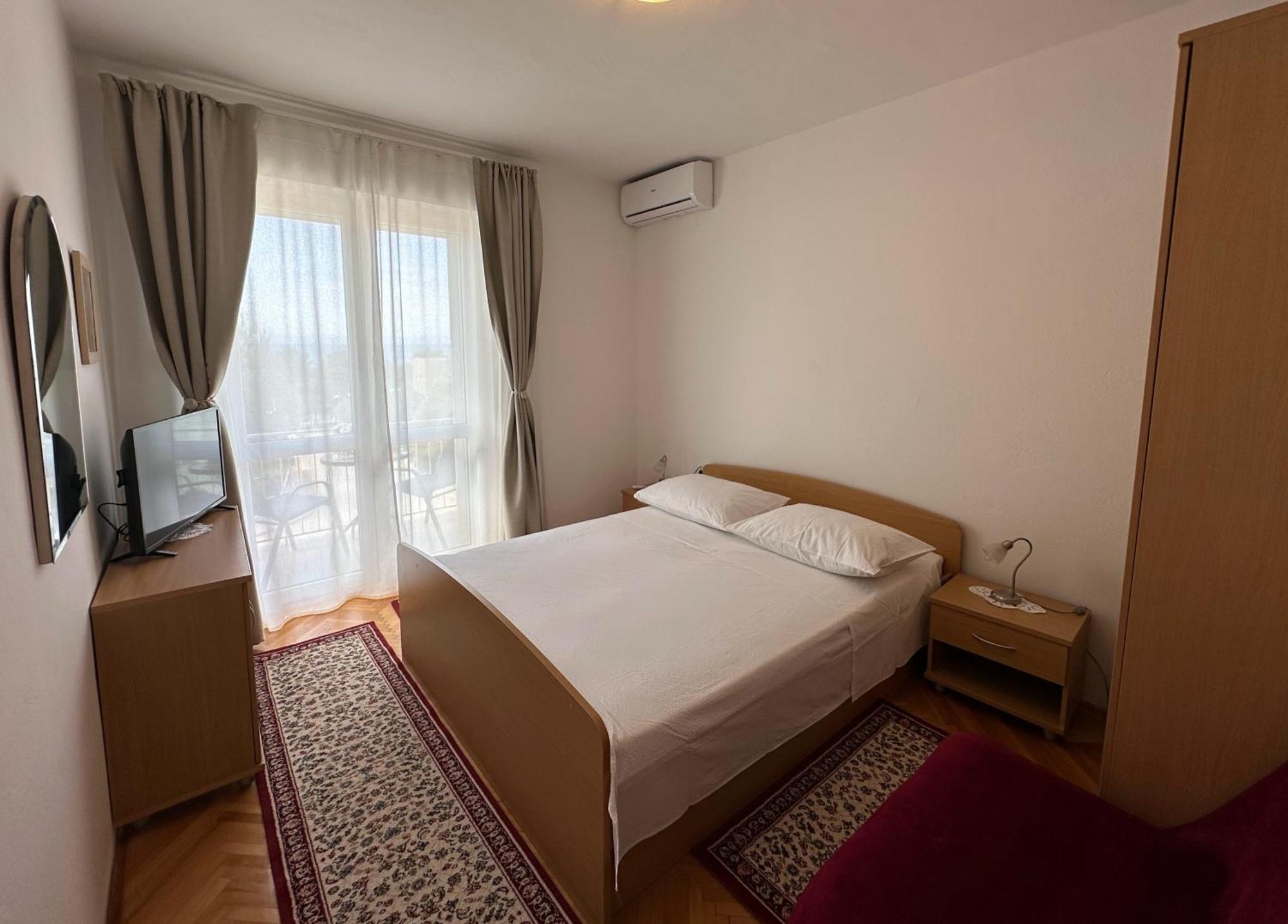 Spacious Family Apartment Near The Beach Макарска Экстерьер фото